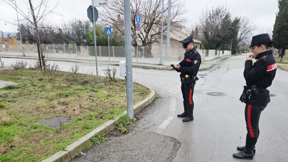 i rilievi dei carabinieri (Adriapress)