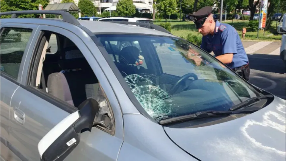 I rilievi sull'auto che ha investito Crescentini (foto Migliorini)