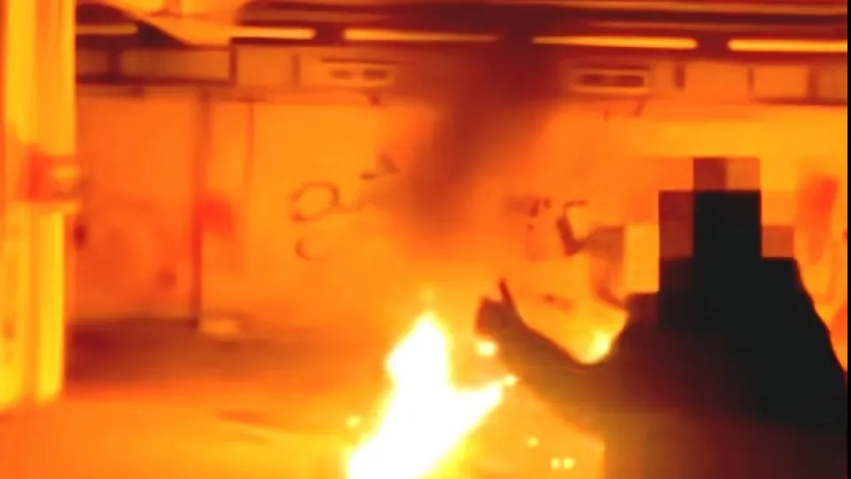 i ' test' sulle molotov (dal video dei Carabinieri di Pesaro Urbino)