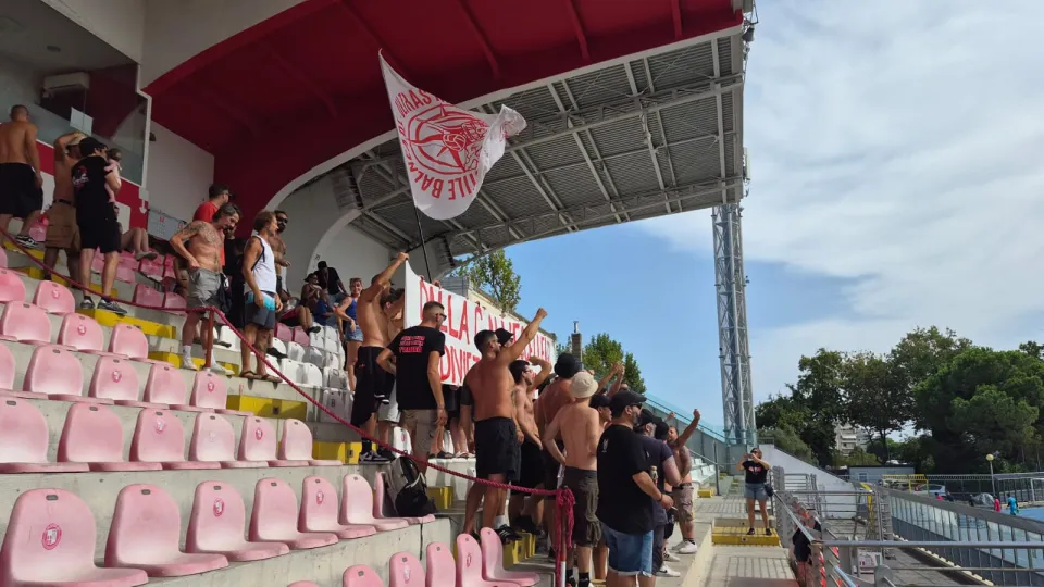I tifosi della Curva Est al