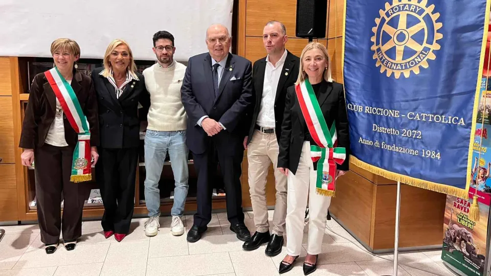 I tre premiati insieme alle sindache Angelini e Foronchi e a Miranda Pironi