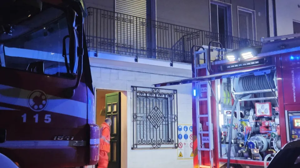 i Vigili del Fuoco sul posto (@Adriapress)