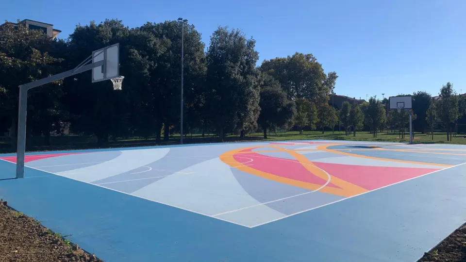 Il campo da basket del Parco Spina Verde