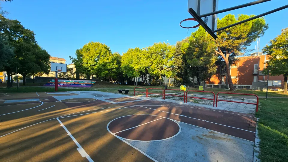 Il campo sportivo al Parco Carracci