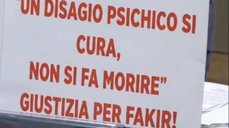 il cartello della discordia (Agenzia Dire)