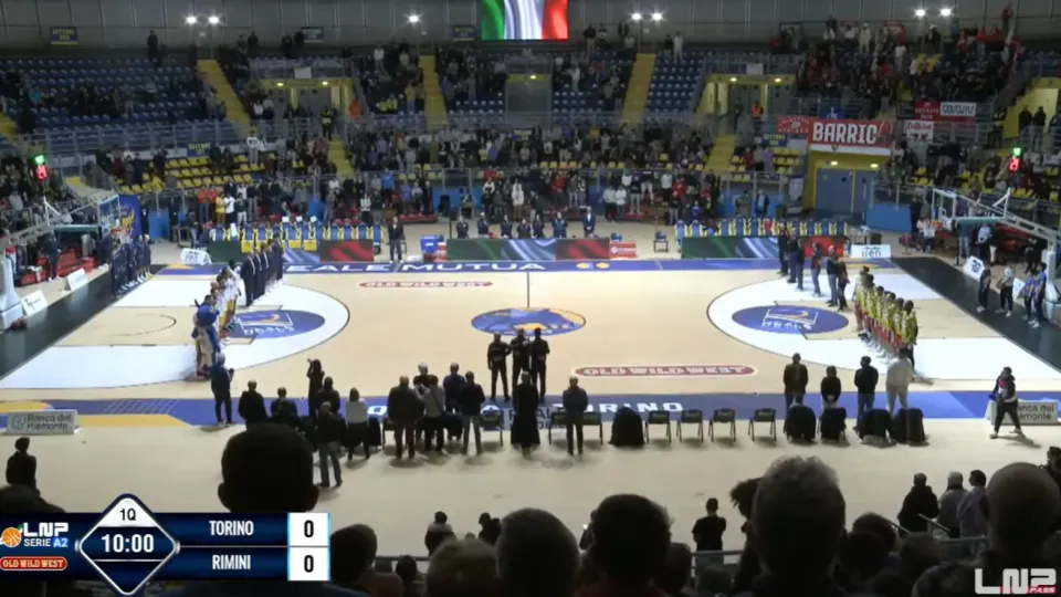 Il colpo d'occhio del Pala “Gianni Asti” durante l'inno