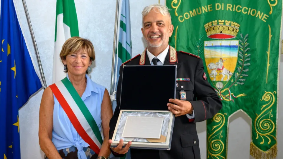 Il comandante Cacace con la sindaca Angelini