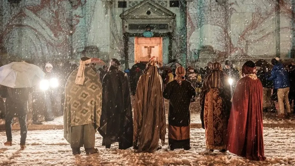 il corteo dei re magi davanti al Duomo di Rimini