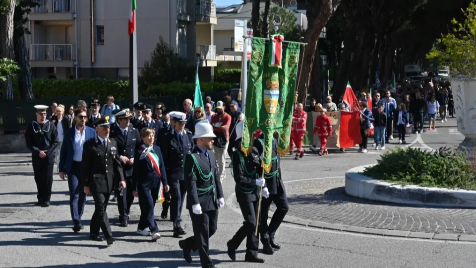 Il corteo su viale Ceccarini