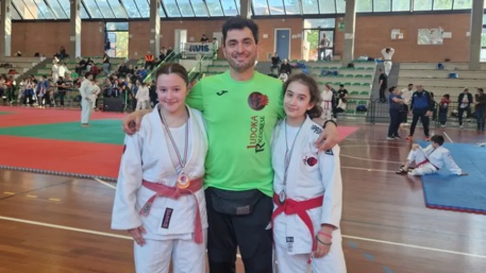 Il maestro Giuseppe Longo con Giulia Matteini e Giulia Longo