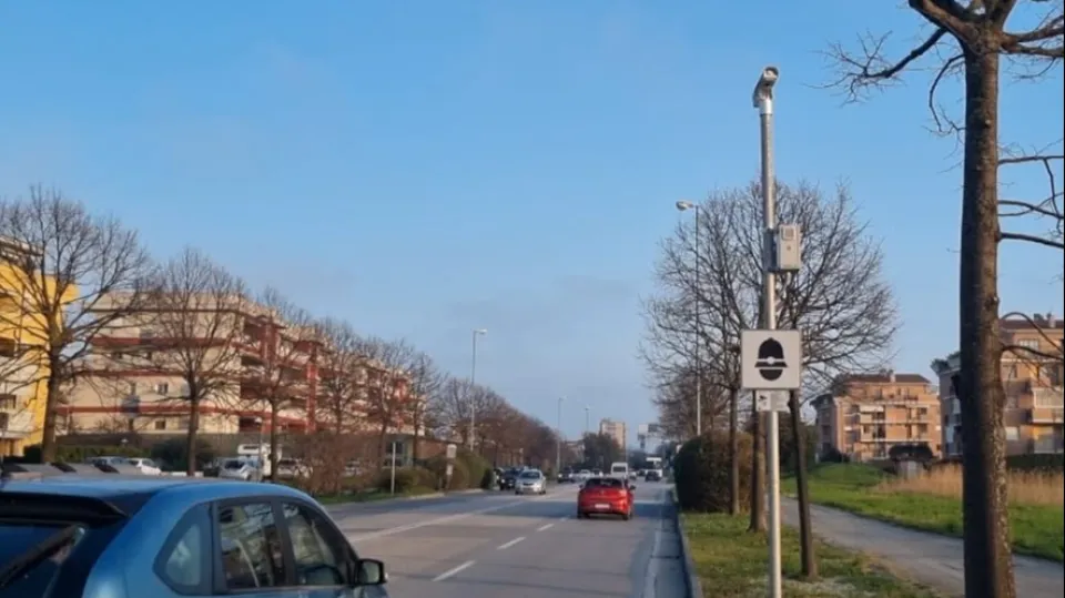 Il nuovo autovelox su via Melucci