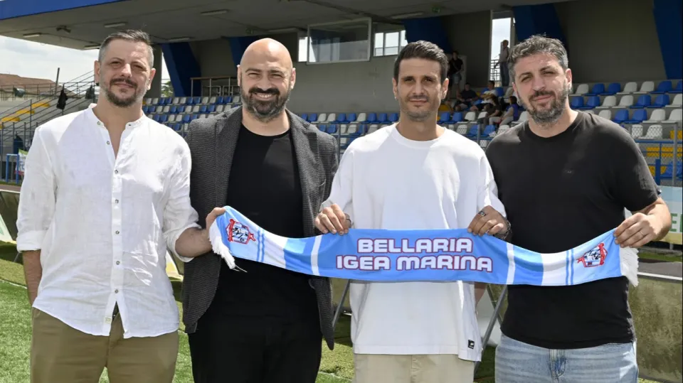 Il nuovo staff tecnico del Bellaria Igea Marina 1956 insieme al DS Vitiello