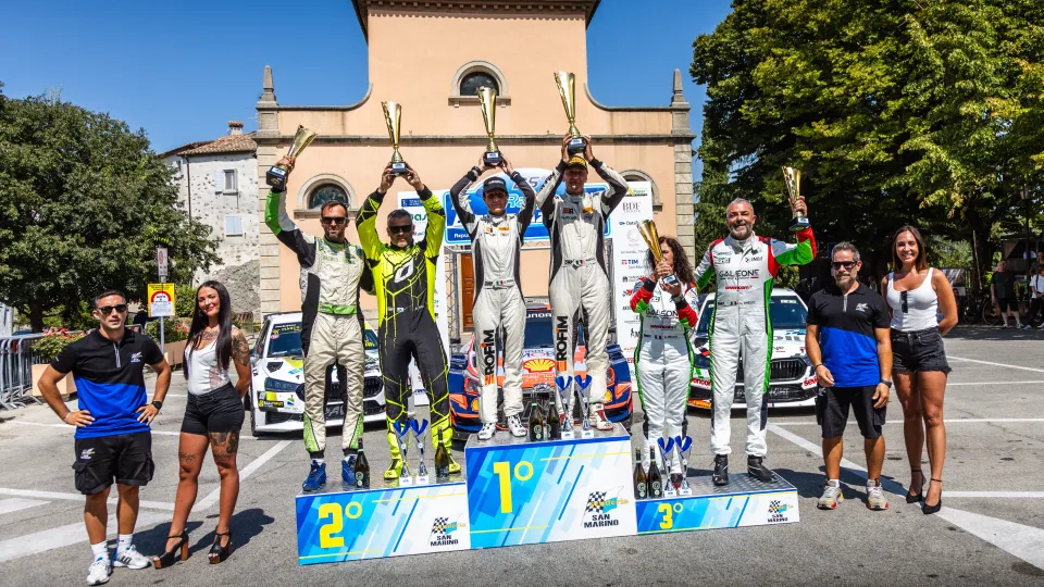 Il podio moderno del 25° Rally Bianco Azzurro (© BIERRE PHOTO SPORT)