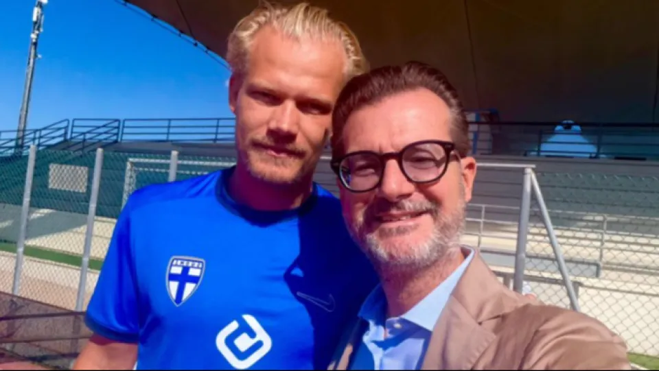 Il presidente Manzi con l'attaccante del Palermo Joel Pohianpalo