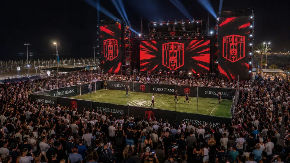 Il rendering dell'evento The Cage che si terrà in piazzale Roma