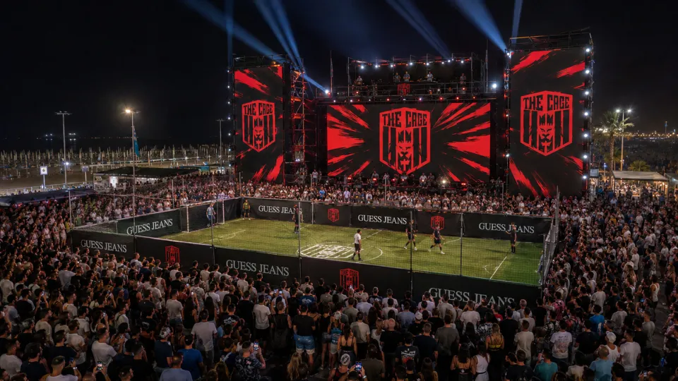 Il rendering dell'evento The Cage che si terrà in piazzale Roma