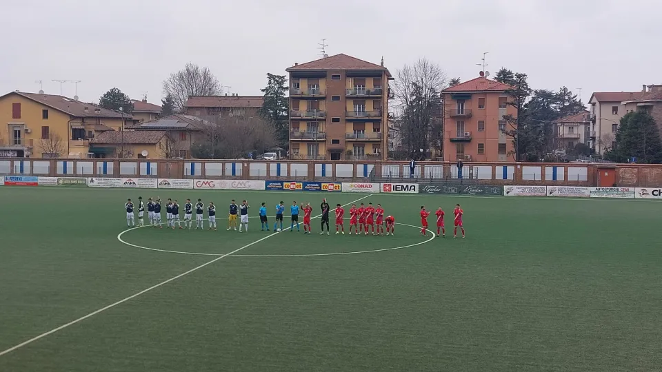 Il saluto iniziale delle due squadre