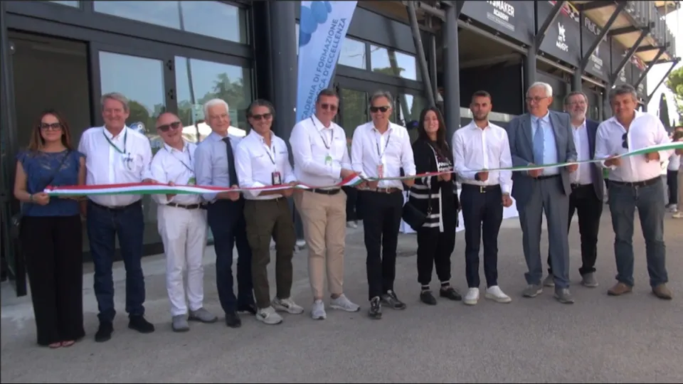 Il taglio del nastro dell'ITS Maker Academy