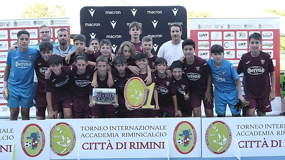 Il Torino premiato da Matteo Brighi