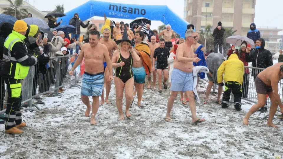 Il tuffo della befana @Marzio Bondi