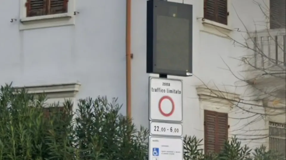 il varco di via Bertani