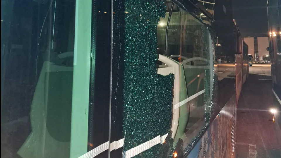 il vetro distrutto del Metromare