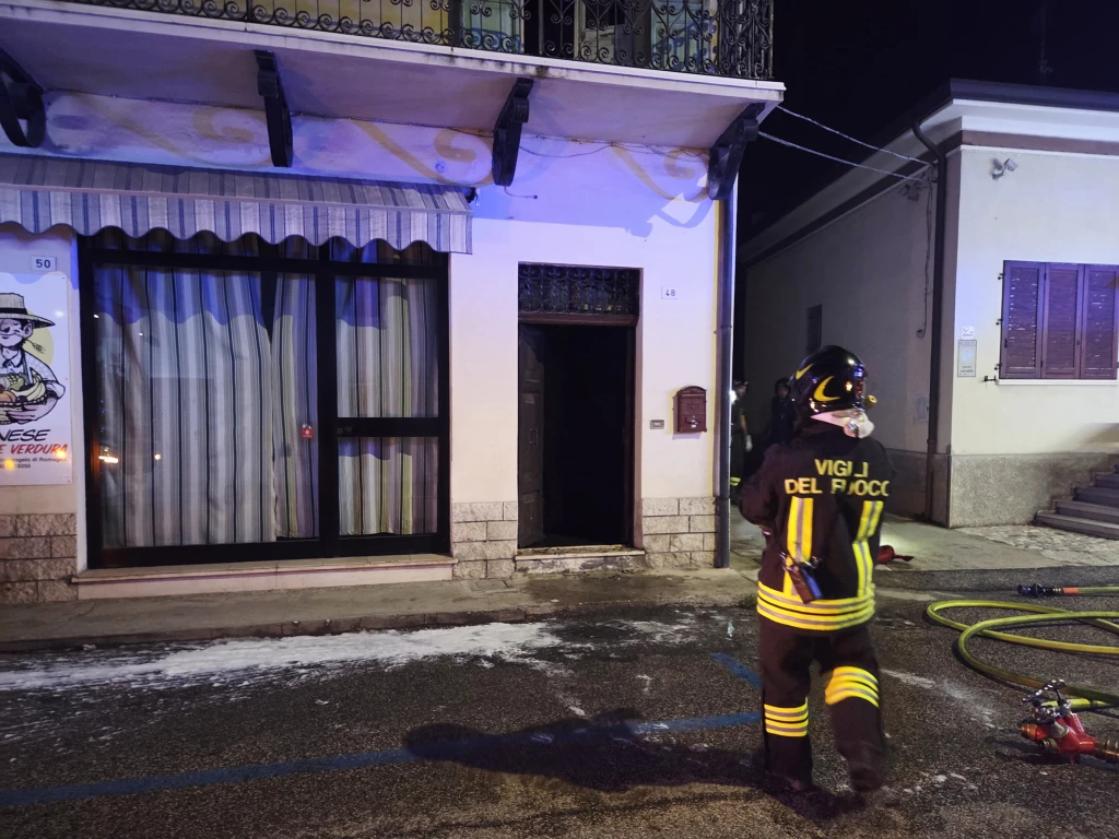 l'intervento dei vigili del fuoco e del 118 (Adriapress)