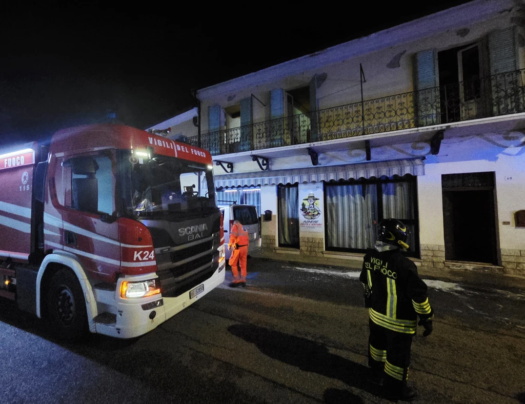 l'intervento dei vigili del fuoco (Adriapress)