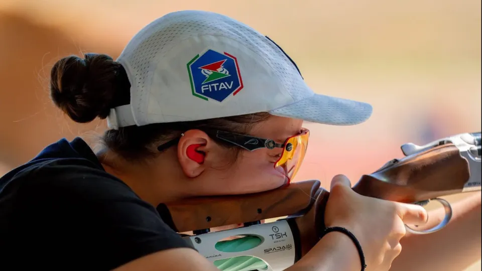La 17enne riccionese Giulia Allegrucci, terza ai Campionati italiani nella specialità di “compak sporting”