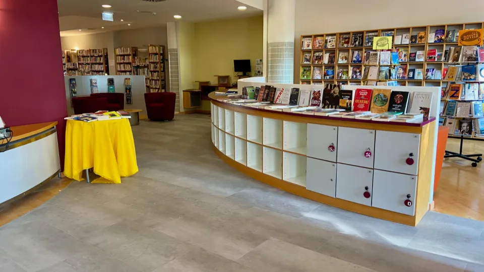 la biblioteca di Misano Adriatico