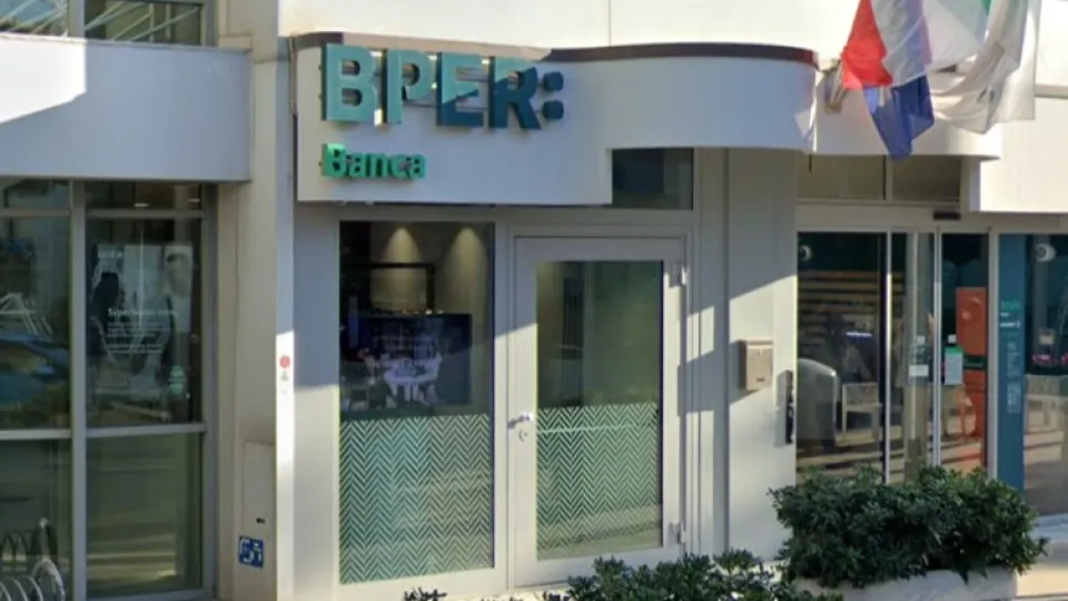 La Bper di viale Dante a Riccione