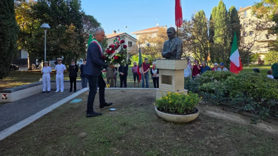la cerimonia per ricordare Sandro Pertini