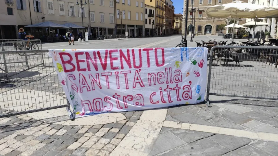 la città di Rimini attenda l'arrivo di Papa Leone