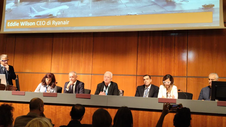 la conferenza stampa al TTG con il CEO di Ryanair, Eddie Wilson