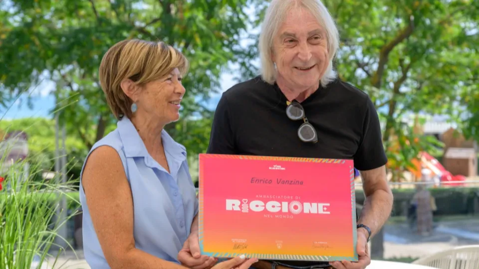 La consegna a Vanzina del titolo di ambasciatore di Riccione