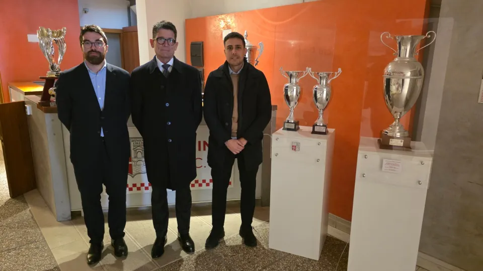 La consegna dei trofei della Rimini Calcio al Comune