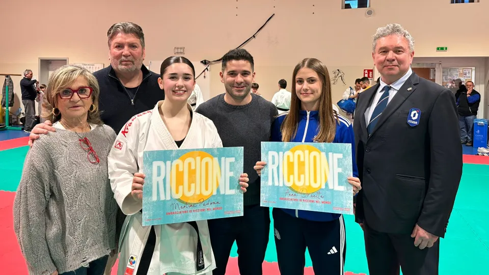 La consegna dell'attestato ad Anna Orsetti e Martina Padoan