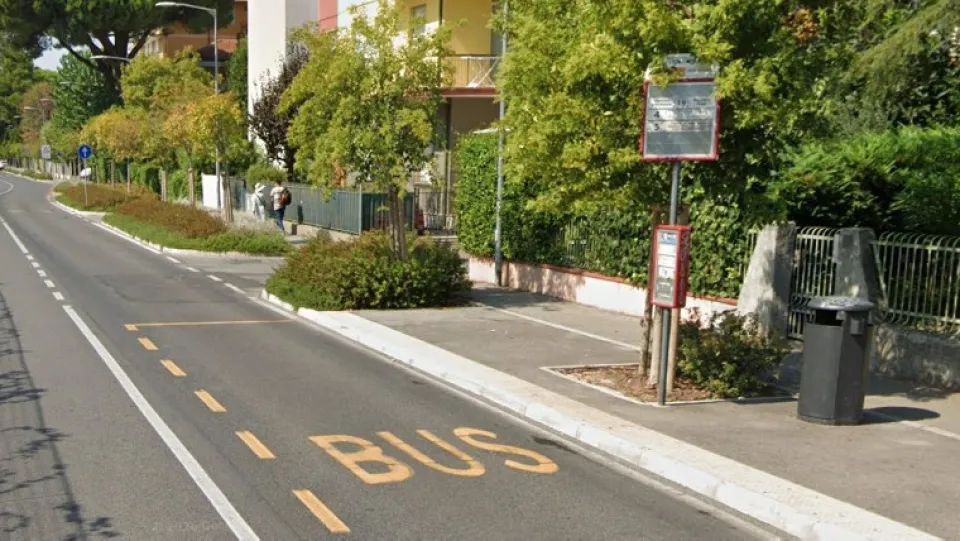 La fermata dove è avvenuto il pestaggio