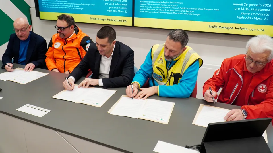 la firma del patto tra Regione e organizzazioni regionali Anpas, Croce Rossa e Misericordie
