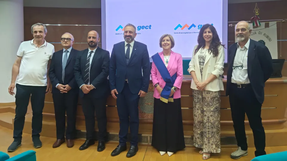 La firma nella sede della Provincia