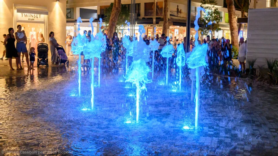 la fontana della piazzetta del Faro a Riccione