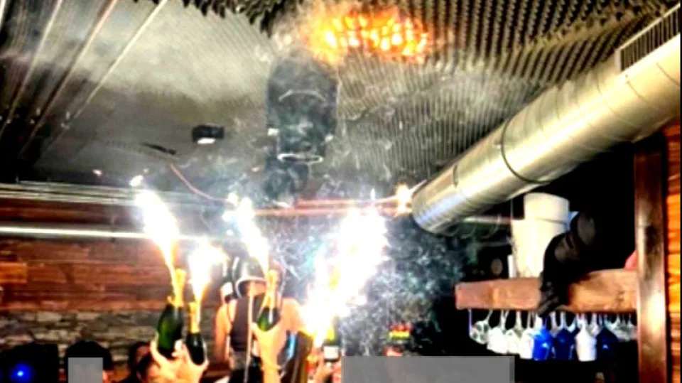 la foto circolata sul web del momento dell'incendio