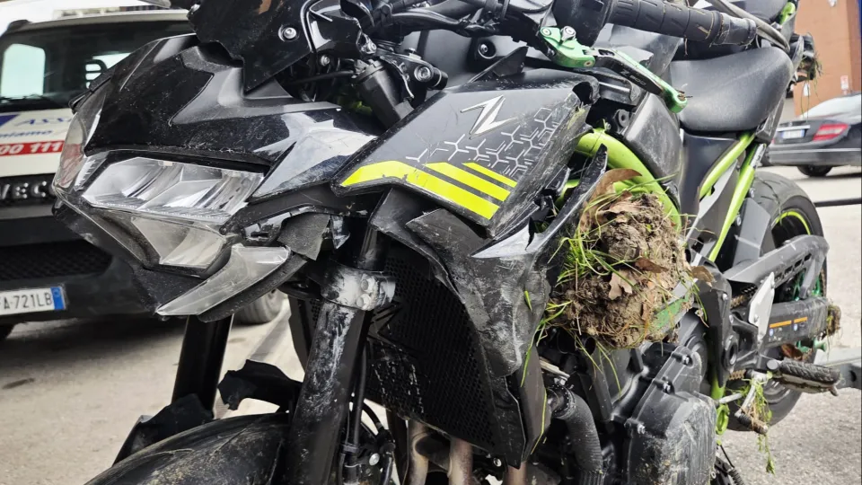 la moto coinvolta (@Adriapress)