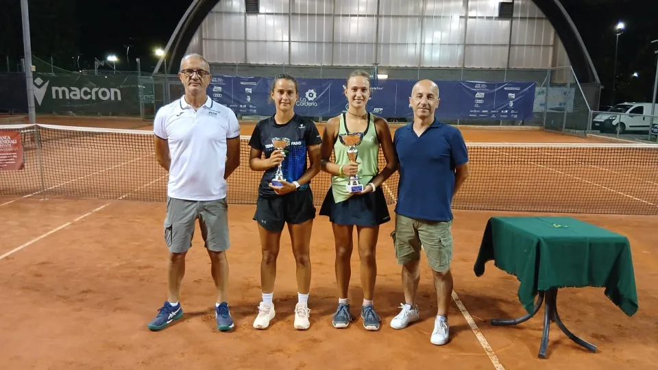 La premiazione delle finaliste con il giudice di sedia Franco Ubalducci ed il presidente Fabio De Santis