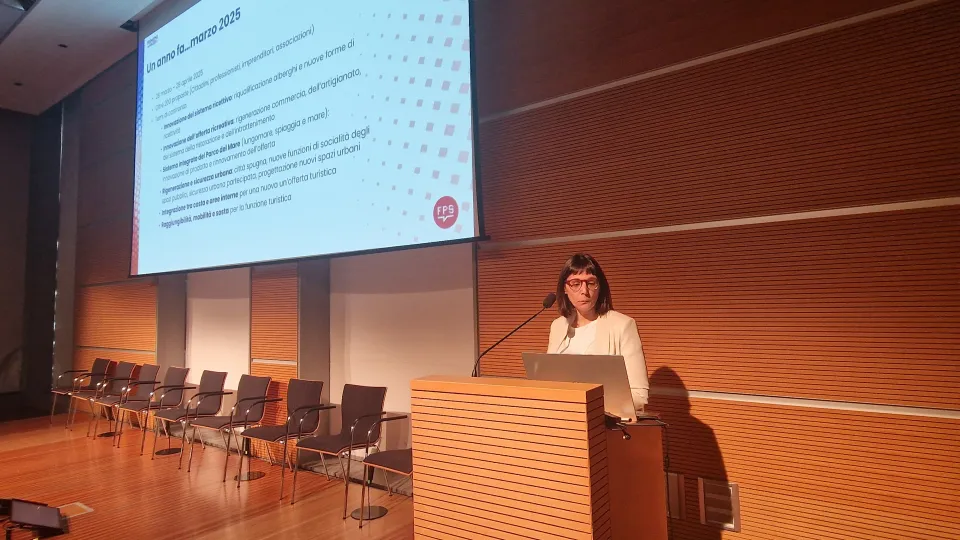 la presentazione al palacongressi (@Agenzia Dire)