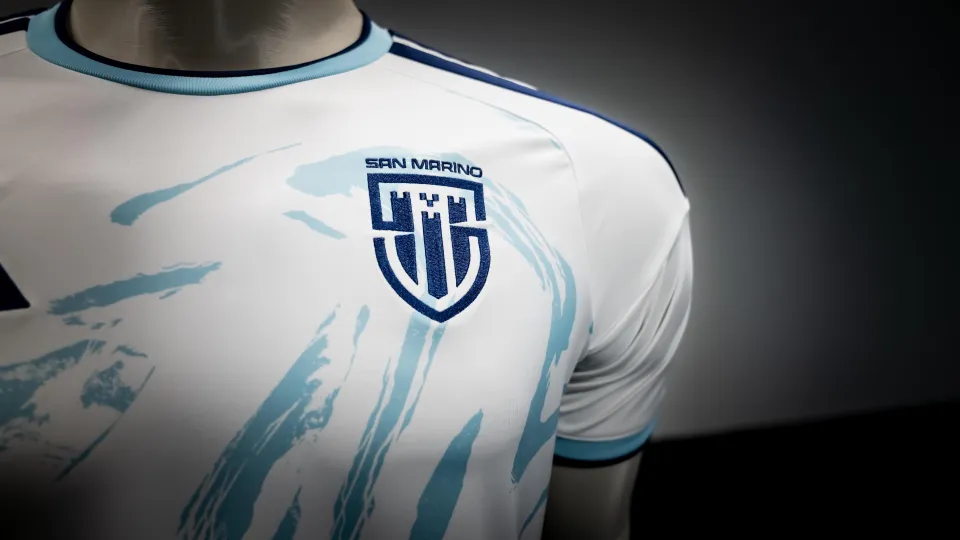 La prima maglia della Nazionale di San Marino