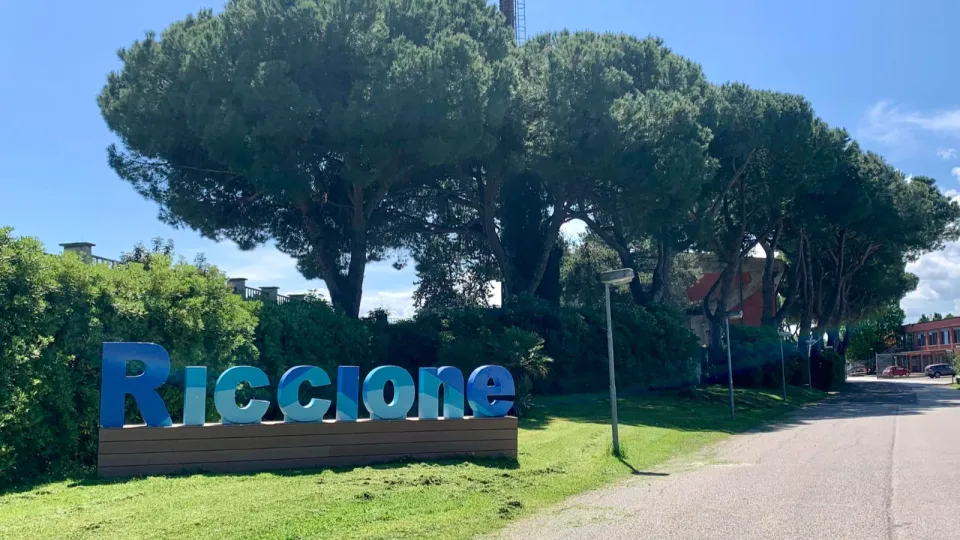La scritta Riccione allo stadio