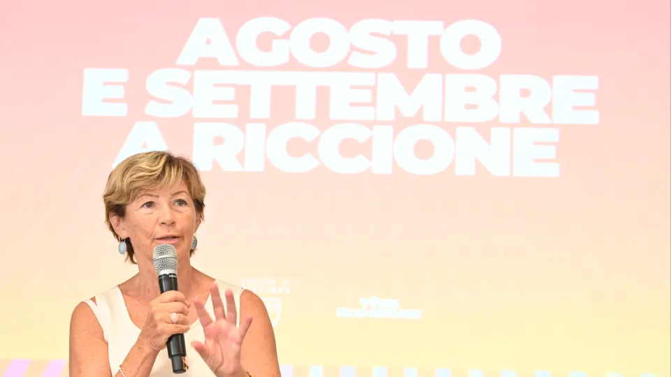 la sindaca Angelini durante la presentazione