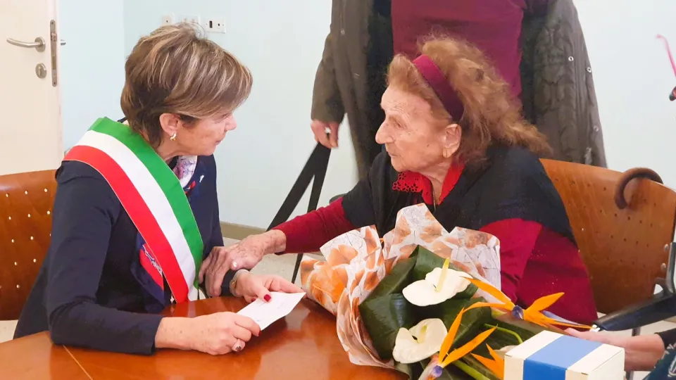 la sindaca Angelini e Pierina per i 100 anni