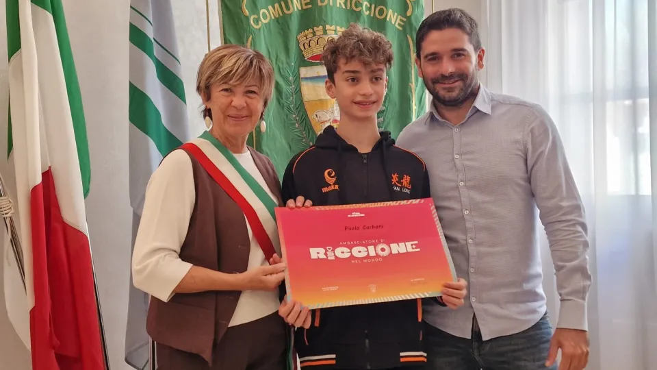 La sindaca Daniela Angelini, Paolo Carboni e l'assessore Simone Imola